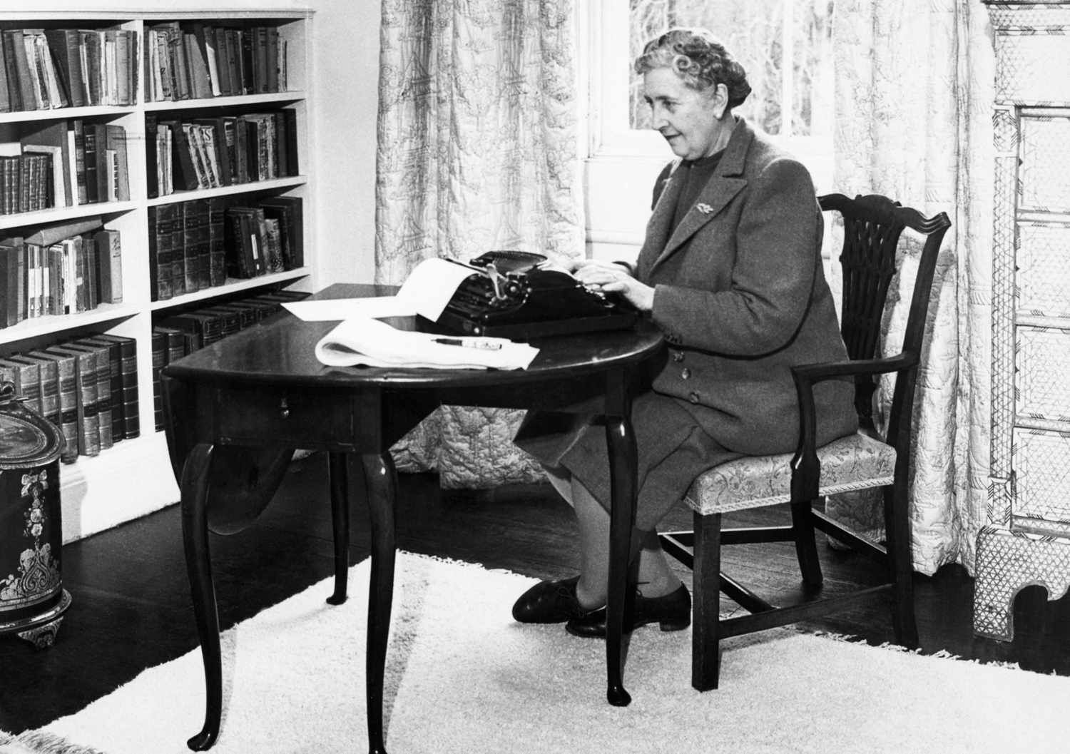 AGATHA CHRISTIE.jpg